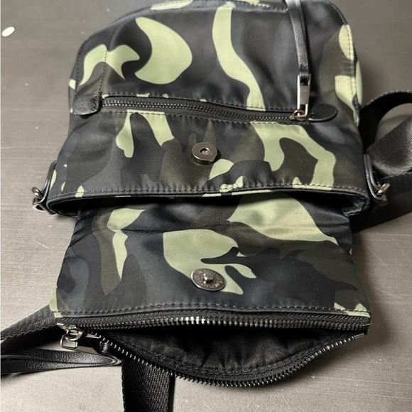 Urban Expressions Nylon Convertible Foldover Crossbody Bag Camouflage Travel - Picture 7 of 14